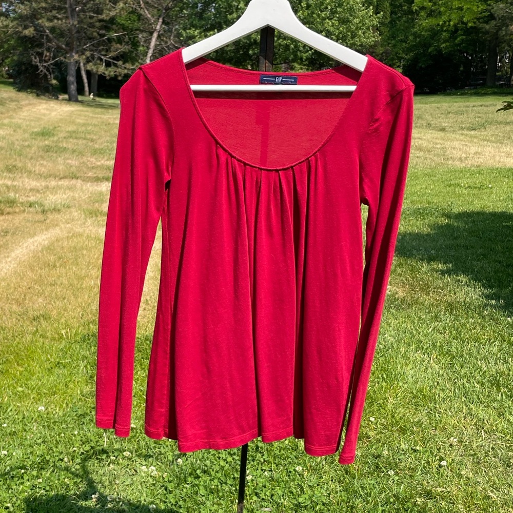 XS EXTRA SMALL GAP TOP RED LONG SLEEVE
